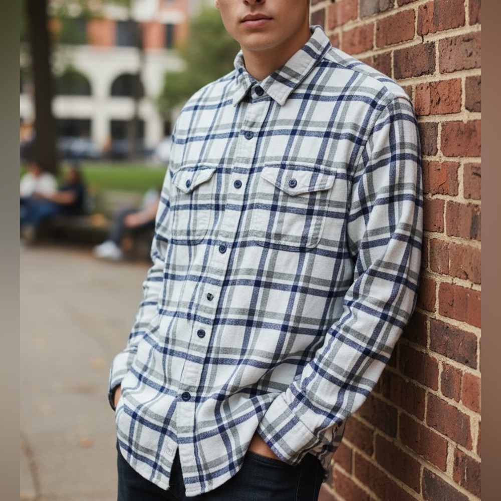 American Eagle Outfitters Men's L Navy White Plaid Check Button up Flannel Shirt